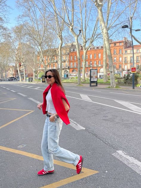 Gazelle Red Adidas Outfit, Red Addidas Outfits Girl, Red Spezial Adidas Outfit, Gazelle Red Outfit, Red Spezial Adidas, Adidas Gazelle Red Outfit, Zapatillas Rojas Outfit, Red Samba Outfit, Red Shoes Outfit Casual