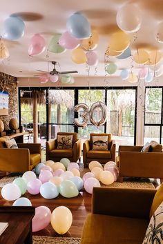 23rd Birthday Decorations, Birthday Setup, 21st Birthday Balloons, Indoor Birthday, Balloon Ceiling, Birthday Morning, Disco Birthday Party, Floating Balloons, Birthday Room Decorations