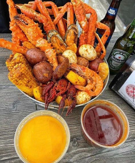 Seafood Bucket, Aesthetic Seafood, Cajun Seafood Boil, Fast Food Drinks, Boil Recipes, Seafood Boil Recipes, Yummy Seafood, Soul Food Dinner, Fine Cooking