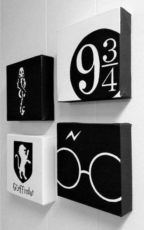 Harry Potter Minimalist, Stile Harry Potter, Art Harry Potter, Glume Harry Potter, Harry Potter Room Decor, Harry Potter Wall, Harry Potter Bedroom, Buku Harry Potter, Anniversaire Harry Potter