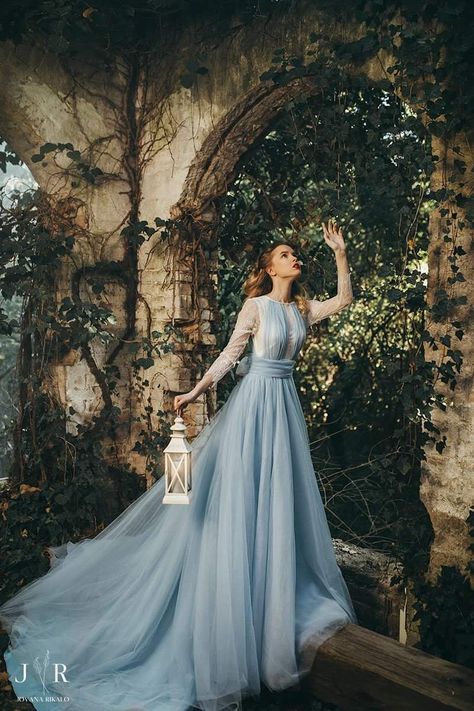 Princess Castle Photoshoot, Princesses Photoshoot, Princess Photoshoot Ideas, Oneiric Aesthetic, Medieval Photoshoot, Fairy Tale Photoshoot, Princess Pose, Pre Debut Photoshoot, Princess Portrait