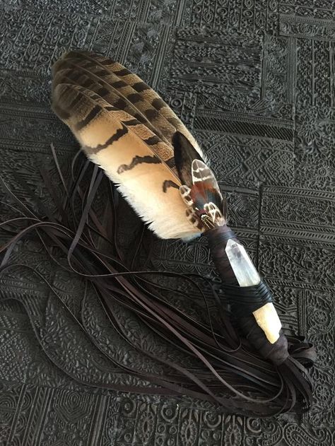 Feather Magic, Smudge Fans, Smudge Fan, Smudging Feathers, Native American Feathers, Native American Pictures, Witchy Crafts, Feather Fan, Native American Crafts