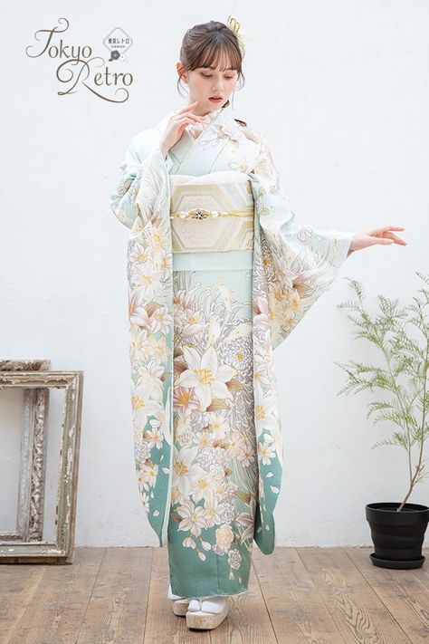 Japan Costume, Traditional Asian Dress, Japanese Yukata, Japanese Traditional Clothing, Flower Kimono, White Spider, Kimono Japan, Traditional Japanese Kimono, Culture Clothing