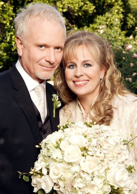 Laura Spencer, Genie Francis, Luke And Laura, Tv Weddings, Super Couple, Soap Opera Stars, Wedding Movies, Soap Stars, Bold And The Beautiful