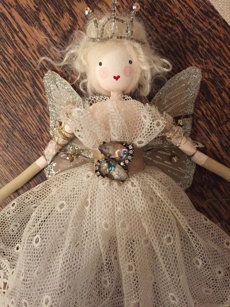 Fairy Handmade Fairy Doll, Christmas Fairy Ornaments, Christmas Tree Fairy Topper Diy, Diy Fairy Ornament, Fairy Dolls Handmade, Xmas Fairy, Fairy Diy Crafts, Christmas Fairies, Christmas Tree Fairy