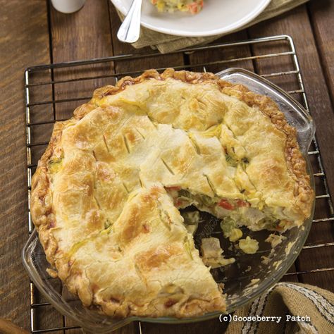 Gooseberry Patch Recipes: Country Chicken Pot Pie from Our Best Quick & Easy Casseroles Chicken Pot Pie With Potatoes, Pot Pie With Potatoes, Blueberry Cornmeal Pancakes, Quick Easy Casseroles, Gooseberry Patch Recipes, Homemade Pot Pie, Gooseberry Recipes, Apple Coffee Cake, Cornmeal Pancakes