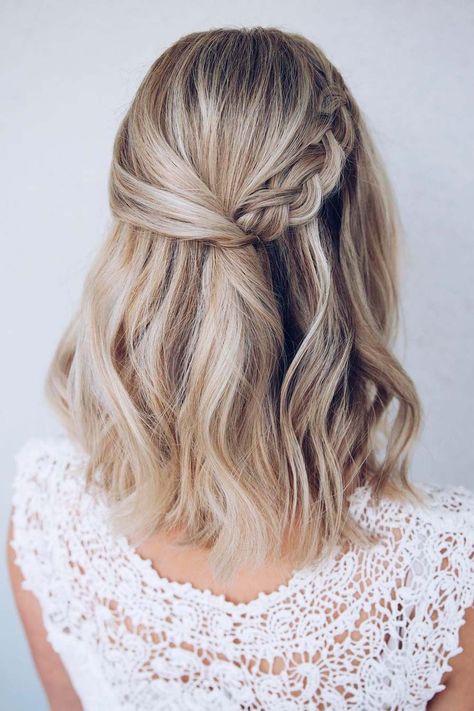 Half Up Half Down Wedding Hairstyles Wedding Hairstyles For Medium Hair, Wedding Hair Half, Bridesmaid Hair Medium Length, Kadeřnické Trendy, Wedding Hairstyles Medium Length, Guest Hair, Curly Wedding Hair, Shoulder Hair, Wedding Guest Hairstyles