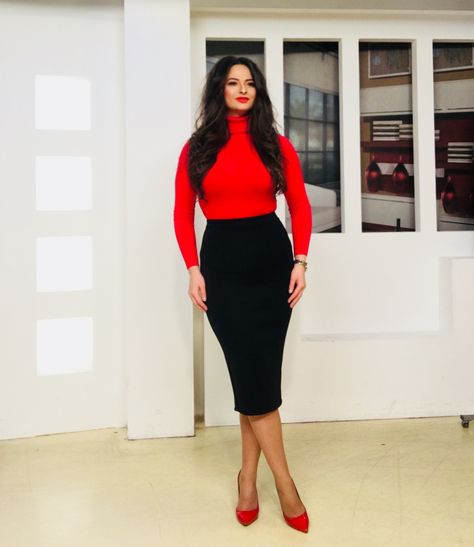 ❤️ @adelalupse #friday  #show #tv #tvshow #live #evening #etnotv  #castigatiacum #positive #mood #vibe #dance #liveshow #romania #tvhost #tvpresenter #television Tv Presenter Outfit, Presenter Outfit, Vibe Dance, Tv Presenter, Positive Mood, Tv Host, Work Outfits, Romania, Work Outfit