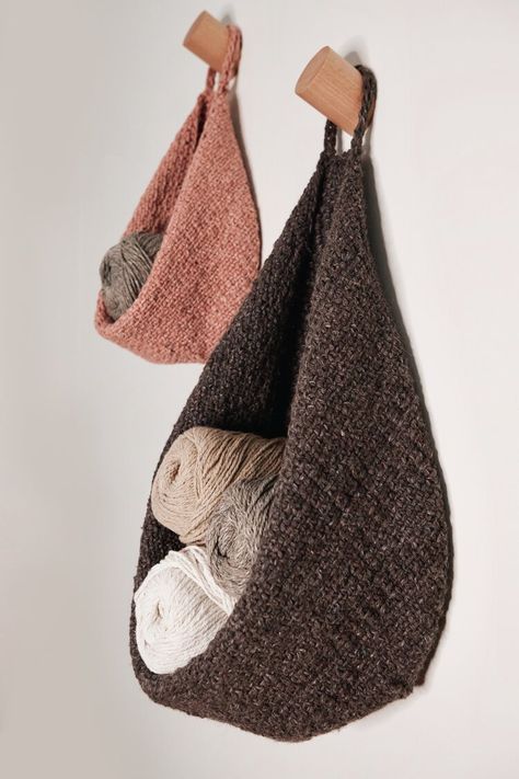 Knit Slouchy Hanging Baskets — Two of Wands Two Of Wands, Small Knitting Projects, Knitting Bag Pattern, Linen Stitch, Knit Basket, Knitted Wit, How To Purl Knit, Easy Knitting Patterns, Knitting Kits