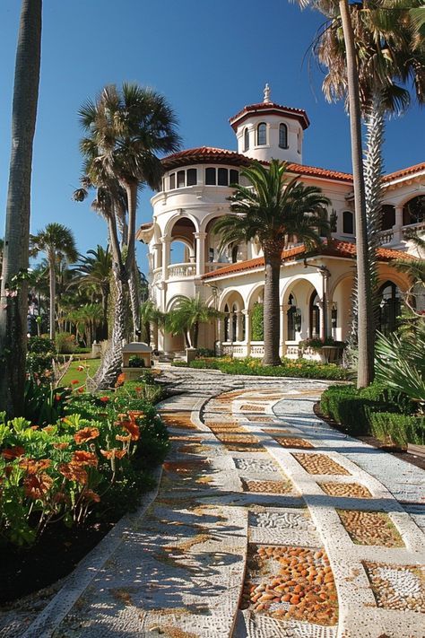 Mexico Mansion, Mexican Mansion, Types Of Houses Styles, Tuscan Houses, Spanish Style Mansion, Cool Mansions, American Mansions, Mansion Exterior, 일본 패션