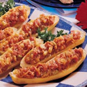 Ham-Stuffed Squash Boats Squash Boats, Yellow Squash Recipes, Stuffed Squash, Stuffed Zucchini, Zucchini Boats, How To Cook Ham, Squash Recipes, Ham And Cheese, Food Magazine