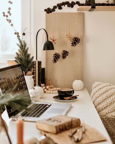 Desk Organization Tips, Affordable Desk, Cozy Home Office, Christmas Apartment, Desk Area, Desk Inspiration, Room Color Schemes, Workspace Inspiration, Study Inspiration