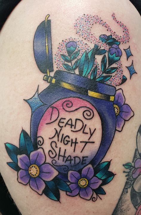 Tattoos Nightmare Before Christmas, Integrity Tattoo, Tattoo Nightmares, Halloween Tattoo Ideas, Tim Burton Tattoo, Tato Tradisional, Nightmare Before Christmas Tattoo, Tattoo Shading, Christmas Tattoo