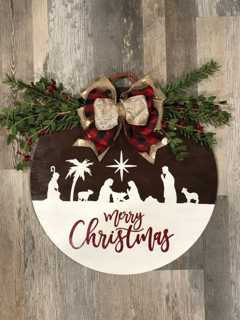 Wood Wreath Christmas, Wood Door Hangers Christmas, Round Door Signs Christmas, Wooden Christmas Wreath, Christmas Round Wood Signs Diy, Circle Door Hangers Wooden Diy, Round Christmas Signs, Christmas Wreaths With Bells, Wreaths With Bells