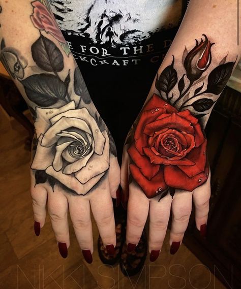 Floral Back Tattoos, Rose Hand Tattoo, Red Rose Tattoo, Hand Tattoos For Women, Tatuaje A Color, Tattoo Magazines, Time Tattoos, Black Ink Tattoos, Blackwork Tattoo