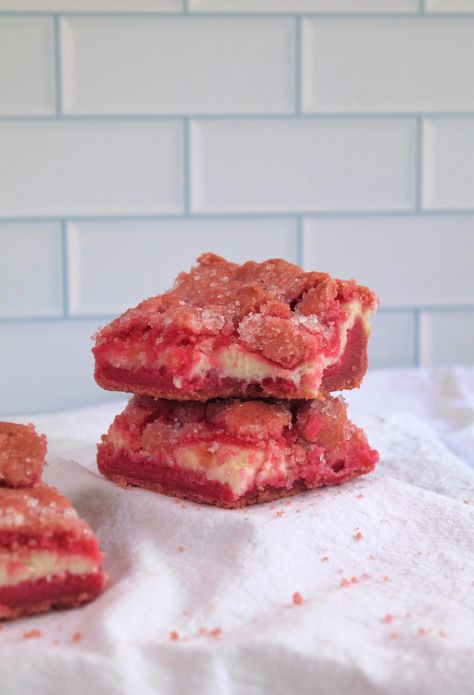 Cheesecake Cookie Bars, Lemon Tiramisu, Strawberry Stuff, Cheesecake Cookie, Strawberry Cheesecake Bars, Strawberry Extract, Pink Food, Measuring Ingredients, Dessert Bar Recipe