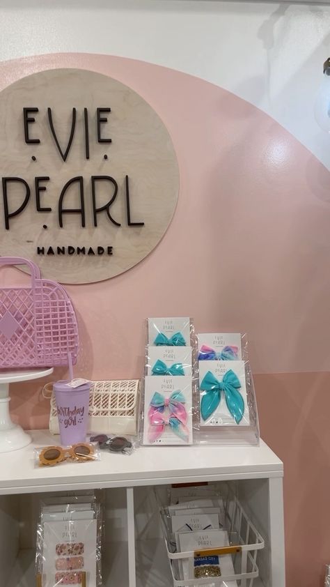 How To Display Bows At Craft Fair, Hair Bow Vendor Display, Bow Display Craft Show, Hair Bow Display, Pegboard Display, Bow Display, Business Aesthetic, Vendor Displays, Vendor Booth