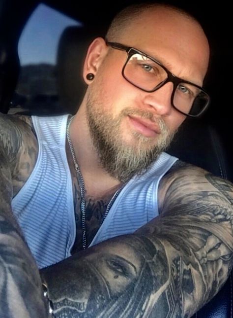 David Kash, Beards Styles, Bald Men With Beards, Beard And Mustache Styles, Face Pic, Tattooed Men, Bald Men Style, Beard Styles Short, Mustache Styles