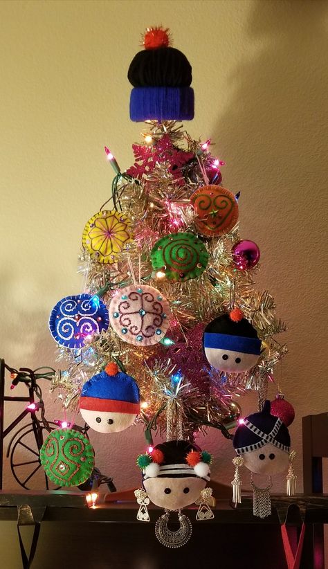 My DIY hmong theme christmas ornaments. Hmong Christmas Tree, Hmong Christmas, Hmong Christmas Ornaments, Hmong Ornaments, Hmong Inspired Decor, Asian Art Projects, Hmong Cross Stitch Designs, Hmong Necklace, Hmong Culture