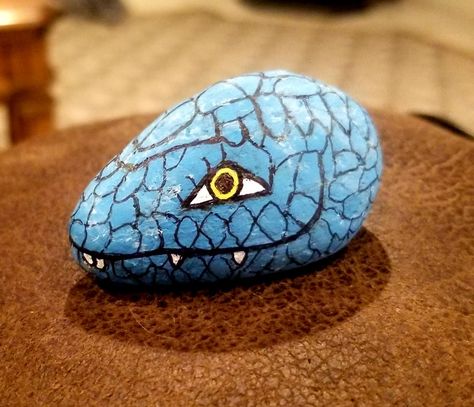 Painted Rock Snake Ideas, Snake Head Painted Rock, Rock Snake Painting, Painted Rock Snake, Snake Rock Painting, Snake Rock, Snake Face Paint, Rock Snake, Snake Painting