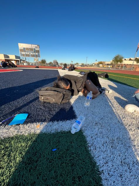 Trackstar Aesthetic, Track Szn, Track Pictures, Soccer Season, Track Meet, Track And Field Athlete, Sports Aesthetic, Gym Fits, Student Athlete