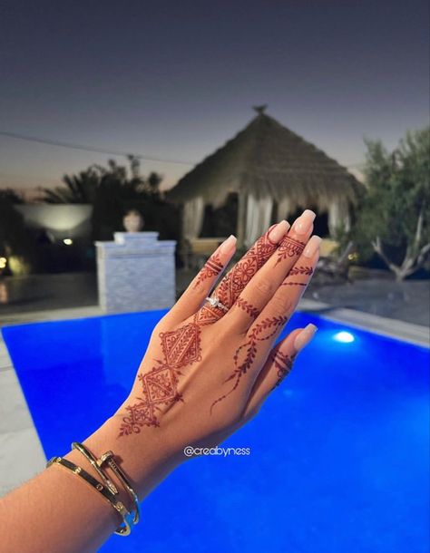 Henna Designs 2 Hands, Modele Henna Simple, Model Henna Simple, Modele Henna Main, Henne Simple, Henna Main Simple, Henna Model, Henna Main, Henna Tattoo Diy