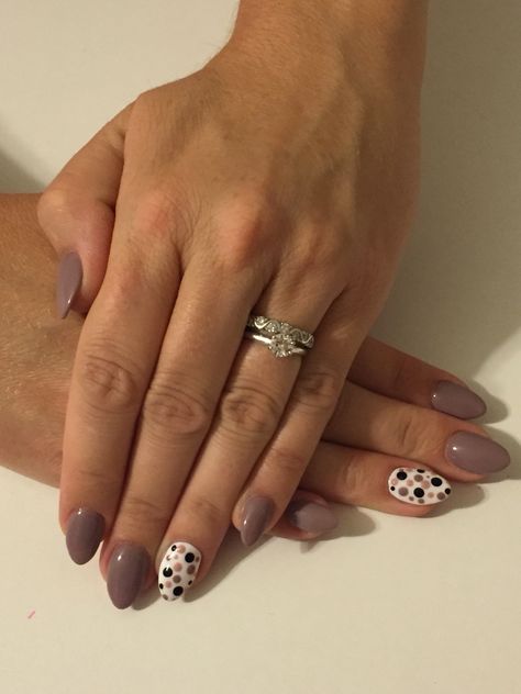 Nude nails with polka dots Nails Braun, Nails With Polka Dots, Nude Nails, Polka Dots, Dots, Nails, Beauty