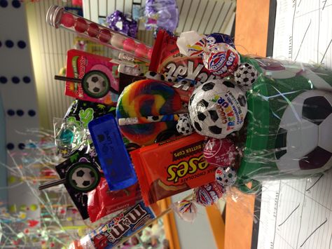 Soccer Candy Bouquet, Football Sweets, Soccer Banquet, Candy Bar Cake, Candy Arrangements, Valentines Day Baskets, Soccer Birthday Parties, Candy Bouquets, Soccer Birthday