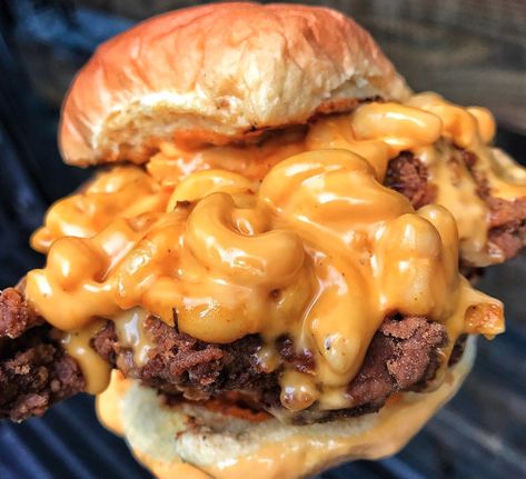 Mac And Cheese Burger, Easy Dinner Desserts, Spicy Fried Chicken, Man Food, Food Goals, Food Is Fuel, Food Obsession, Dessert For Dinner, Food Cravings