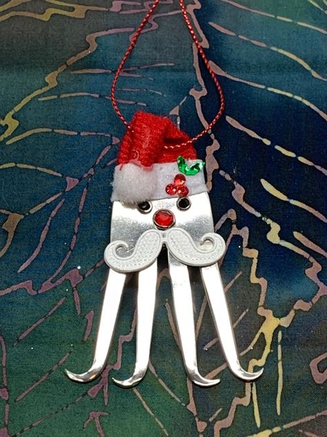 Christmas Tree Ornaments Handmade From Vintage Silverware and - Etsy Cat Octopus, Window Ornaments, Flatware Crafts, Spoon Ornaments, Christmas Spoons, Silverware Crafts, Cutlery Art, Silverware Art, Santa Claus Reindeer