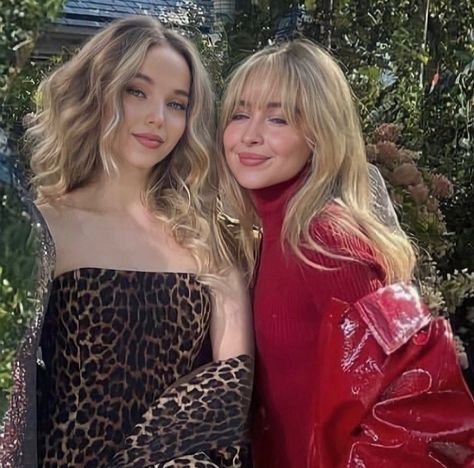 Dove Cameron Sabrina Carpenter, Dove Cameron And Sabrina Carpenter, Sabrina Carpenter And Dove Cameron, Dave Cameron, Dove Cameron Style, Catty Noir, Friends Moments, Girl Meets World, Dove Cameron