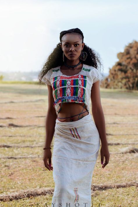 fulani attire Fulani Attire, Beautiful Curly Hair, Traditional Attire, Islamic Wallpaper, Zulu, African Women, African Clothing, Traditional Outfits, Festival Captain Hat