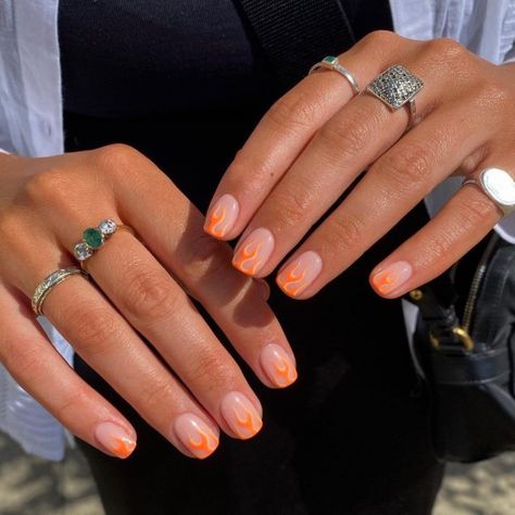 Summer Nail Ideas Orange, Orange Flame Nails, Short Flame Nails, Summer Nails Minimalist, Summer Nail Colors 2022, Nail Art Flames, Summer Nail Designs 2022, Nail Ideas Orange, Nail Colors 2022