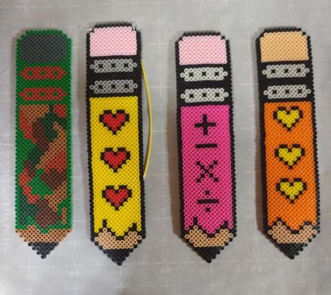 Perler Bead Book Mark Patterns, Pearler Bead Bookmark, Pixel Art Bookmark, Perler Bead Bookmarks, Bead Bookmarks, Melt Beads Patterns, Hamma Beads Ideas, Pearl Beads Pattern, Easy Perler Beads Ideas