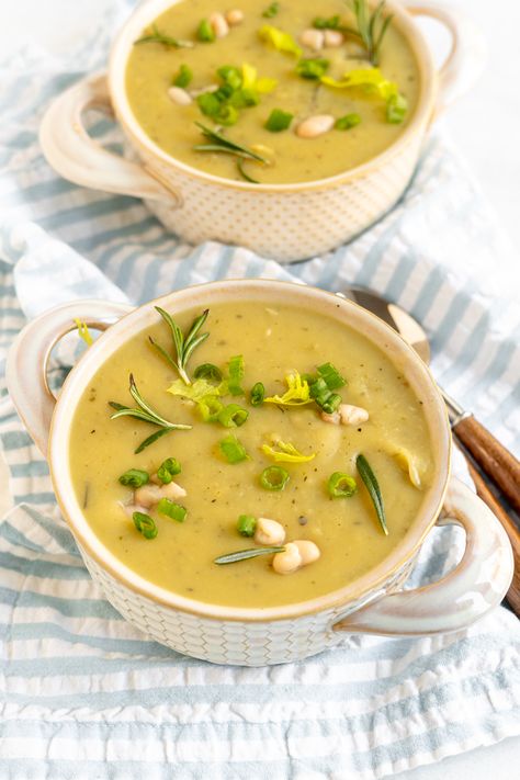 Vegetarian Diet Recipes, White Bean Soup Recipes, Bean Soup Recipe, Potato Leek, Soup Beans, How To Make Potatoes, Potato Leek Soup, Bean Soup Recipes, Food Substitutions