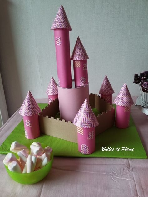 Bulles de Plume: 5 ans et un anniversaire de princesse Le château de princesse #carton #chateau #chateauencarton Cardboard Box Castle, Castle Crafts, Castle Project, Toilet Paper Roll Art, Cardboard Castle, Princess Crafts, Princess Games, Paper Towel Tubes, Rolled Paper Art