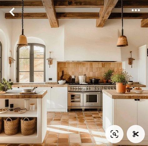 Santa Fe Kitchen Design, Mediterranean Home Interior Design, Mediterranean Kitchen Ideas, Spanish Kitchen Design, Mediterranean Kitchens, Kitchen Diners, Greek Kitchen, Italy Kitchen, Mediterranean Kitchen Design