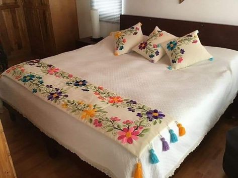 Embroidery For Bedsheet, Hand Embroidery Bedsheet Designs, Hand Embroidered Bedspread, Crochet Bedsheets, Bed Cover Design, Designer Bed Sheets, Embroidered Duvet Cover, Embroidered Bedding, Hand Embroidery Videos