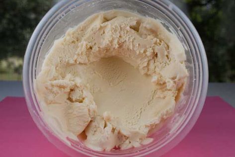 Mexican Vanilla Ice Cream Mexican Ice Cream, Mexican Vanilla, Cream Gravy, Vanilla Ice Cream Recipe, Homemade Mexican, Ice Cream Maker Recipes, Vanilla Milk, Ice Cream Print, Ice Cream Cookies