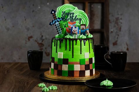 Feiere deinen Geburtstag mit einer waschechten Minecraft Torte! Perfekt für alle Gamer. Hol dir jetzt das Rezept für eine unvergessliche Party. Marzipan, Minecraft, Gaming