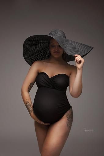 A very simple but basic dress, less is more. Very stretchy. The model is wearing her own bra under the dress. Dress is made of mesh fabric. Underwater Maternity Photography, Boho Chic Hats, Milk Bath Maternity, Maternity Photography Props, Clothes For Pregnant Women, Maternity Shoot, Basic Dress, Black Hat, Pregnancy Shoot