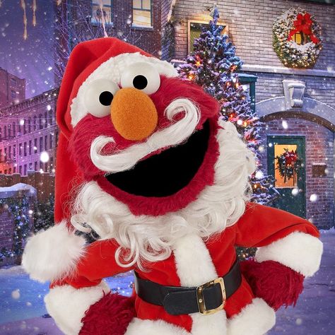 Elmo Christmas, Elmo Wallpaper, Sesame Street Christmas, Elmo And Friends, Elmo World, Almost Christmas, Christmas Decorations Apartment, Sesame Street Muppets, Christmas Memes