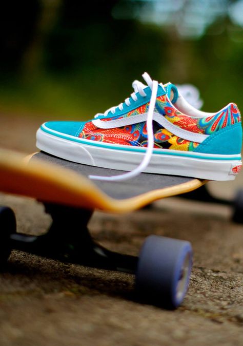 Shoes & board Vans Shoes Old Skool, Vans Shoes Fashion, Men Shoes Casual, Mens Vans Shoes, Custom Shoes Diy, Trendy Shoes Sneakers, Kicks Shoes, Best Shoes For Men, Fresh Shoes