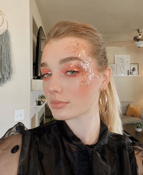 Glitter Face Makeup, Glitter Carnaval, Avrey Ovard, Tank Tops Lace, Coachella Makeup, Make Up Gold, Festival Makeup Glitter, Sparkly Makeup, Lace Blouses