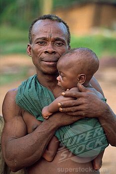 Africa | A Pygmy man holding his very young child. South east region of Cameroon. | © Robert Harding. African People, Jolie Photo, African Culture, People Of The World, World Cultures, Interesting Faces, Happy Baby, 인물 사진, West Africa