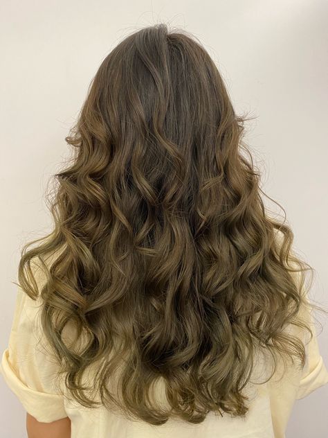 Hair Cuts For Wavy Hair Long, Long Wavy Haircuts With Layers, Long Layers Wavy Hair, Long Layered Hair Wavy, Wavy Hair Perm, Soft Curl Hairstyles, Wavy Mid Length Hair, Loose Perm, Wavy Perm