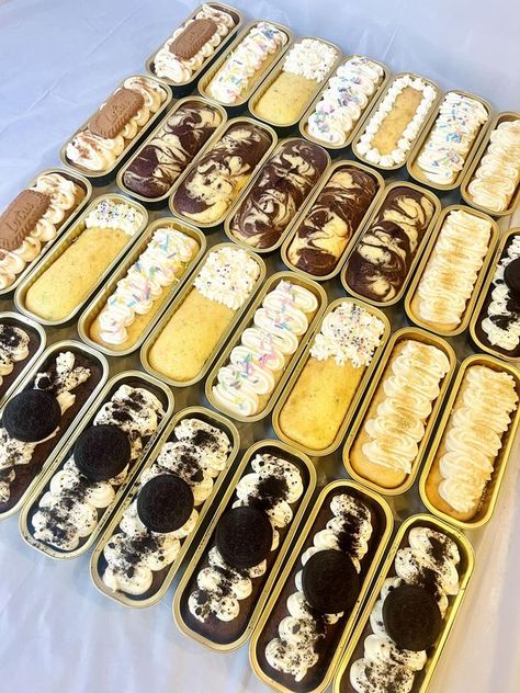 Mini Loaf Cakes Christmas, Mini Loaf Pan Desserts, Mini Loaf Cakes Ideas, Market Desserts, Loaf Pan Desserts, Cake Slice Packaging, Mini Loafs, Dessert Business, Pan Desserts