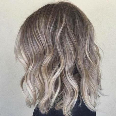 Ash blonde o rubio ceniza: el color de pelo más deseado del momento Sand Hair, Longbob Hair, Dark Ash Blonde, Color Rubio, Ash Blonde Balayage, Ash Hair Color, Balayage Blonde, Long Bob Haircuts, Brunette Balayage Hair