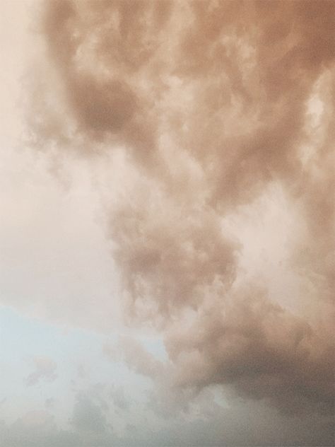 🐌☁️ : : #myphotography #aesthetic #brown #sky #clouds #freetoedit Clouds Images, Ig Fillers, Background Screensavers, Sky Backgrounds, Brown Aesthetics, Sky Photoshop, Sky Wallpapers, Beige Sky, Brown Sky