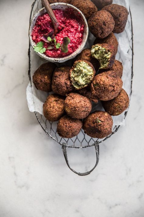 Cauliflower Falafel, Beet Dip, Dip Vegan, Spicy Cauliflower, Vegan Cauliflower, Beetroot Dip, Vegan Sugar, God Mat, Vegan Snacks